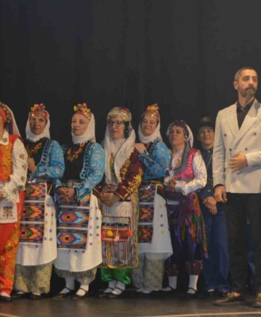 Ayvalık’ta Çanakkale destanı halk danslarıyla yaşatıldı