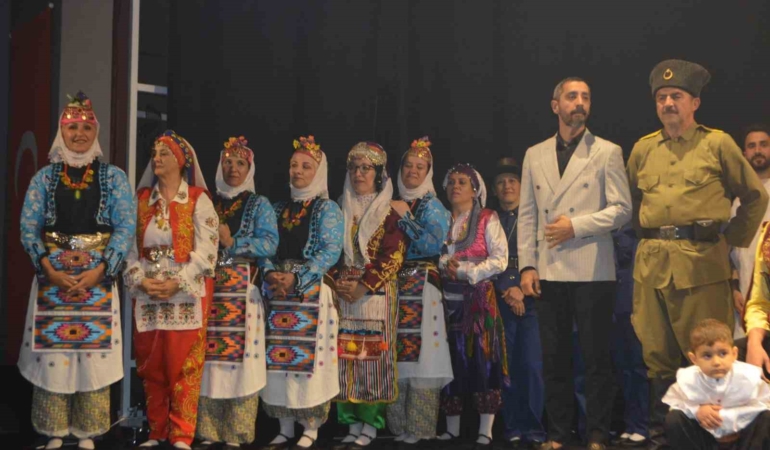 Ayvalık’ta Çanakkale destanı halk danslarıyla yaşatıldı