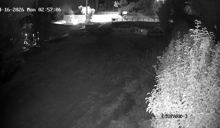 Sohbet ederken 4 metre yükseklikten beton zemine düştü