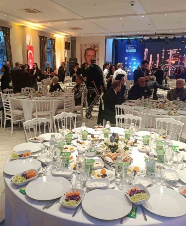 Spor camiası ve ünlü isimler Darülaceze sakinleriyle iftarda buluştu