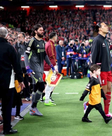 UEFA Şampiyonlar Ligi: Liverpool: 1 - Galatasaray: 0 (İlk yarı)