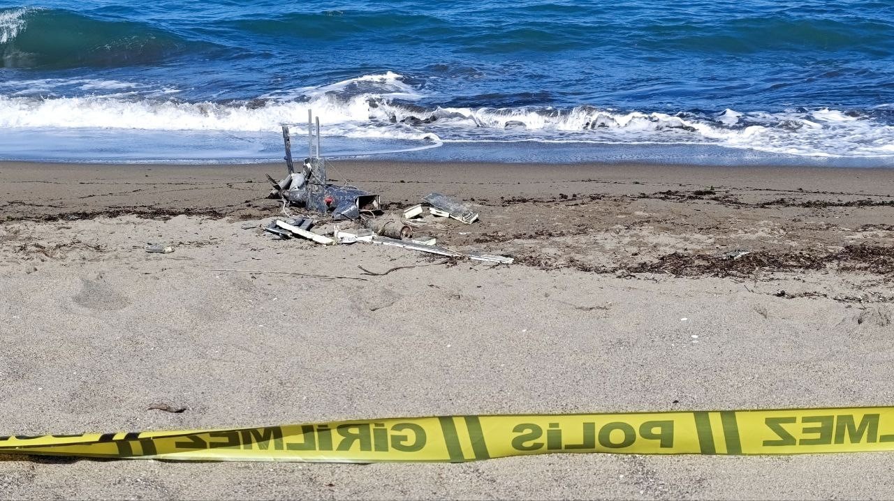 Halk plajında İHA alarmı: Patlayıcı taşıyabileceği şüphesiyle 400 metre yarıçaplı alan boşaltıldı