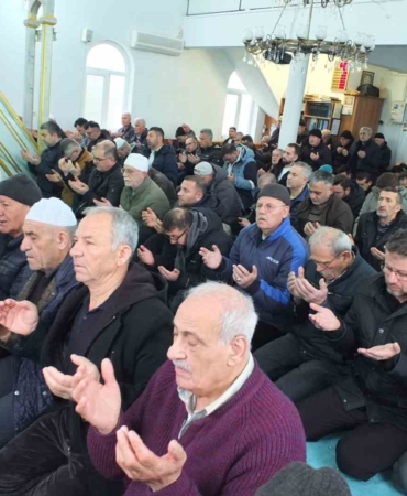 Burhaniye’de bayram namazında camiler doldu