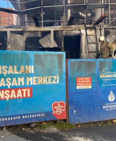 Esenler’de İBB şantiyesinde yangın: 3 konteyner zarar gördü