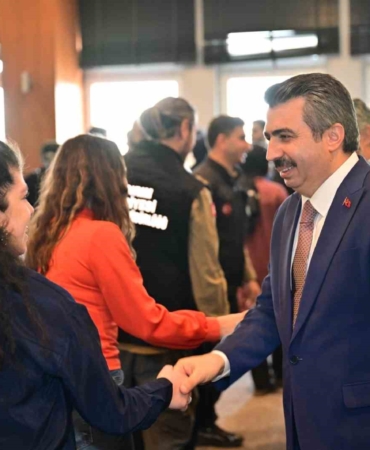 Yıldırım Belediye Başkanı Yılmaz, çalışanlarla bayramlaştı