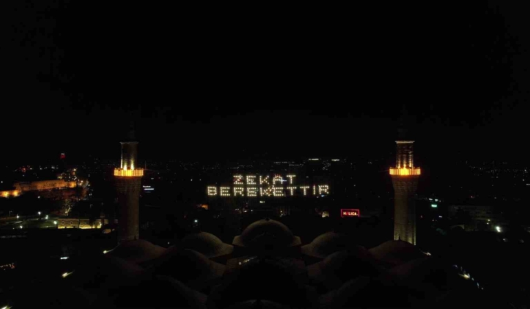 Ulucami’nin yeni mahyası Uludağ’dan görülüyor