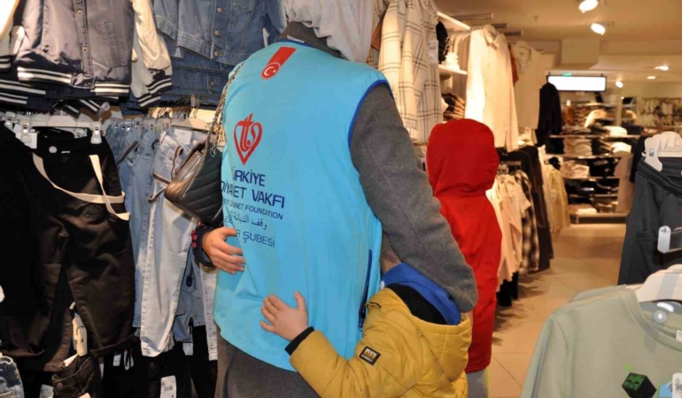 Balıkesir’de yetimler bayramlık sevinci yaşadı