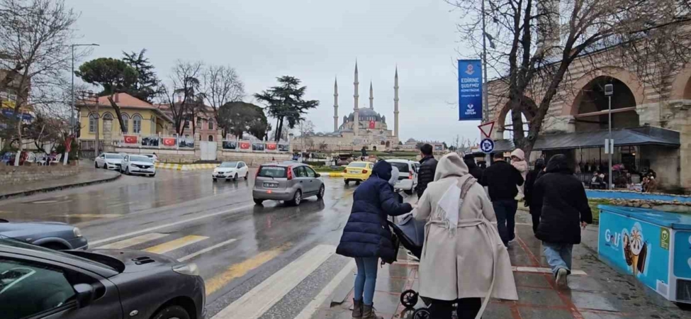Bayramın ikinci günü vatandaşlar Edirne’ye akın etti