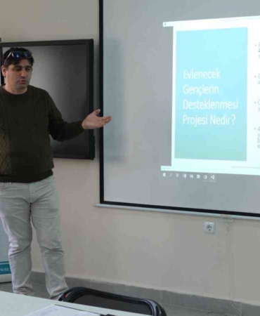 Genç çiftlere ’aile’ eğitimi