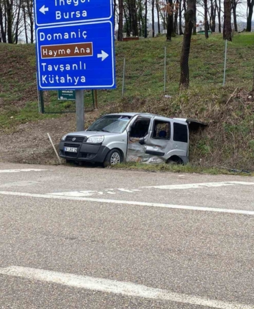 Bursa’da kamyonet ile hafif ticari araç çarpıştı: 4 yaralı