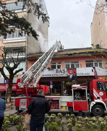 Fırının bacası tutuştu: 3 kişi dumandan etkilendi