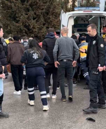 Kazada kamyonun altına sürüklenen motosikletteki 2 kişi yaralandı