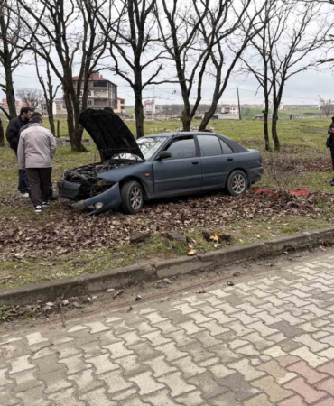 Kontrolden çıkan otomobil ağaçlık alana daldı: 1 yaralı