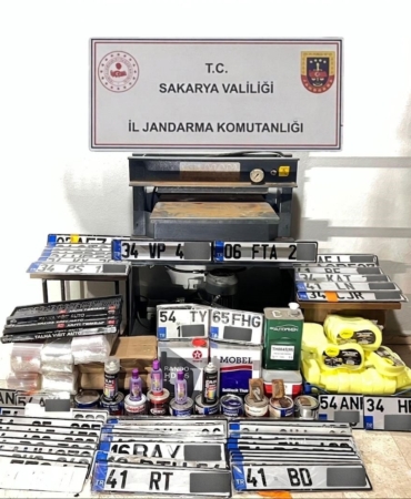 İkametlerini sahte plaka atölyesine çeviren 3 şahıs gözaltına alındı