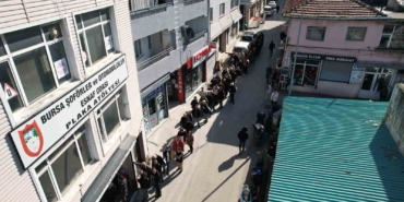 Bursa’da APP plaka izdihamı...Kuyruk sokaklara taştı