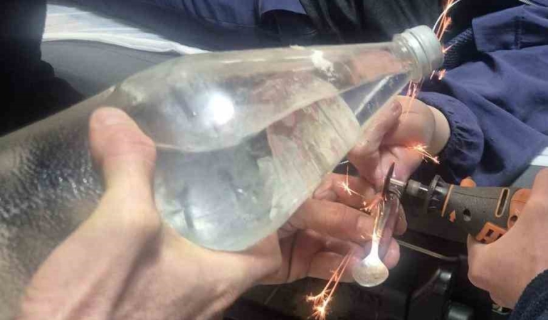 Gönen’de parmağa sıkışan yüzük itfaiye tarafından kesildi