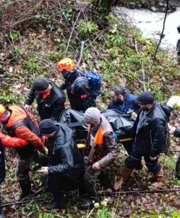 Sakarya’da iki gündür haber alınamayan vatandaşın cansız bedeni zorlu araziden çıkartıldı