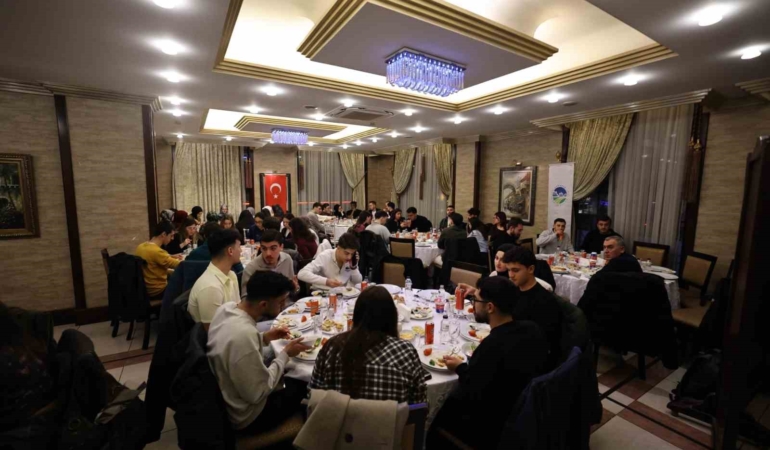 Sakarya’da protokol ve sağlık camiası iftarda buluştu