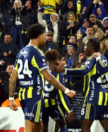 Oosterwolde, Fenerbahçe’de 100. maçına çıktı