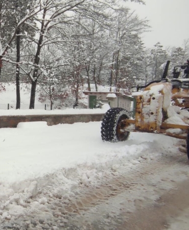 Bursa’nın yüksek kesimlerinde karla mücadele sürüyor