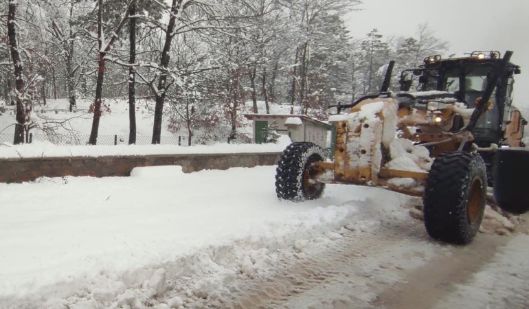 Bursa’nın yüksek kesimlerinde karla mücadele sürüyor