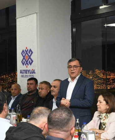 Altıeylül Belediyesi muhtarlarla ramazan sofrasını paylaştı