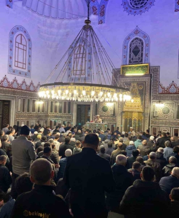 Kocaeli’de Kadir Gecesi camilerde dualarla idrak edildi