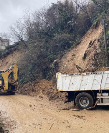 Bursa’da toprak kayması paniği