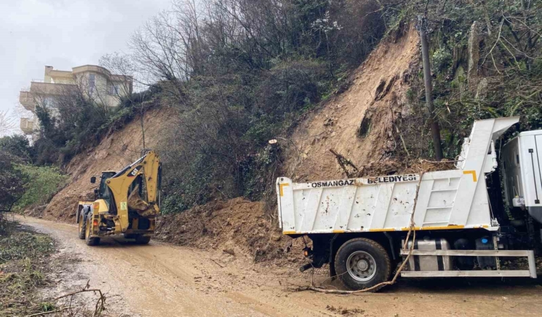Bursa’da toprak kayması paniği