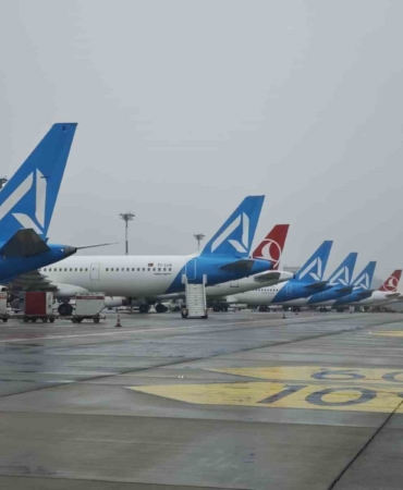 Olumsuz hava şartlarına rağmen İGA İstanbul Havalimanı’nda operasyonlar devam ediyor