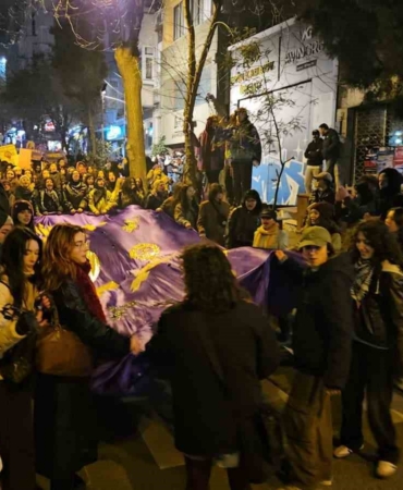 Beyoğlu’nda yasak dinlemeyen 5 gösterici gözaltına alındı