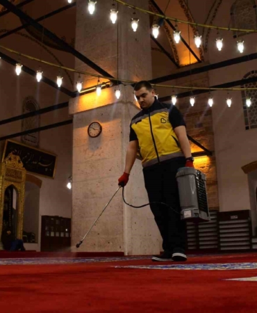 Balıkesir’de cami ve mezarlıklar bayram öncesi temizlendi