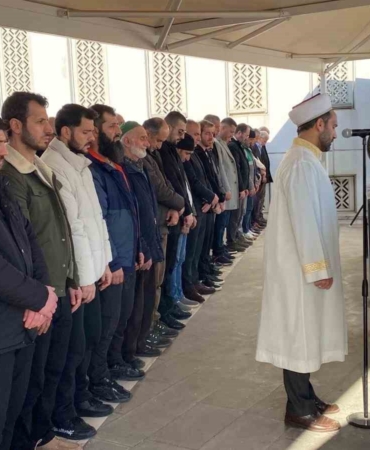 Futbolcu Mesut Özdemir’in babası Kocaeli’de son yolculuğuna uğurlandı