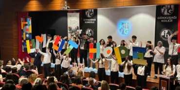 IB öğrencileri "Dünya Anadili Günü"nde kültürel bir mozaik oluşturdu