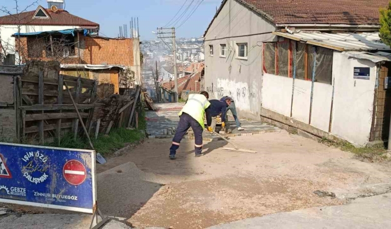 Gebze’de 3 sokakta parke ve bordür çalışması yapıldı