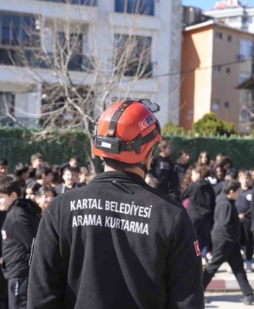 Kartal Belediyesi’nden okullarda afet bilinci eğitimi