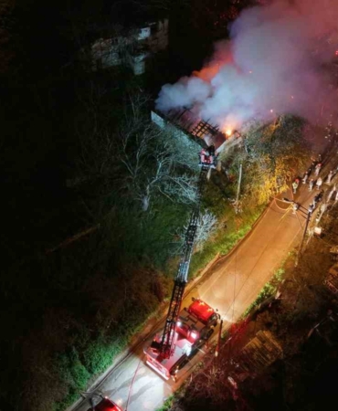 Tek başına yaşadığı evinde alevlerin arasında hayatını kaybetti