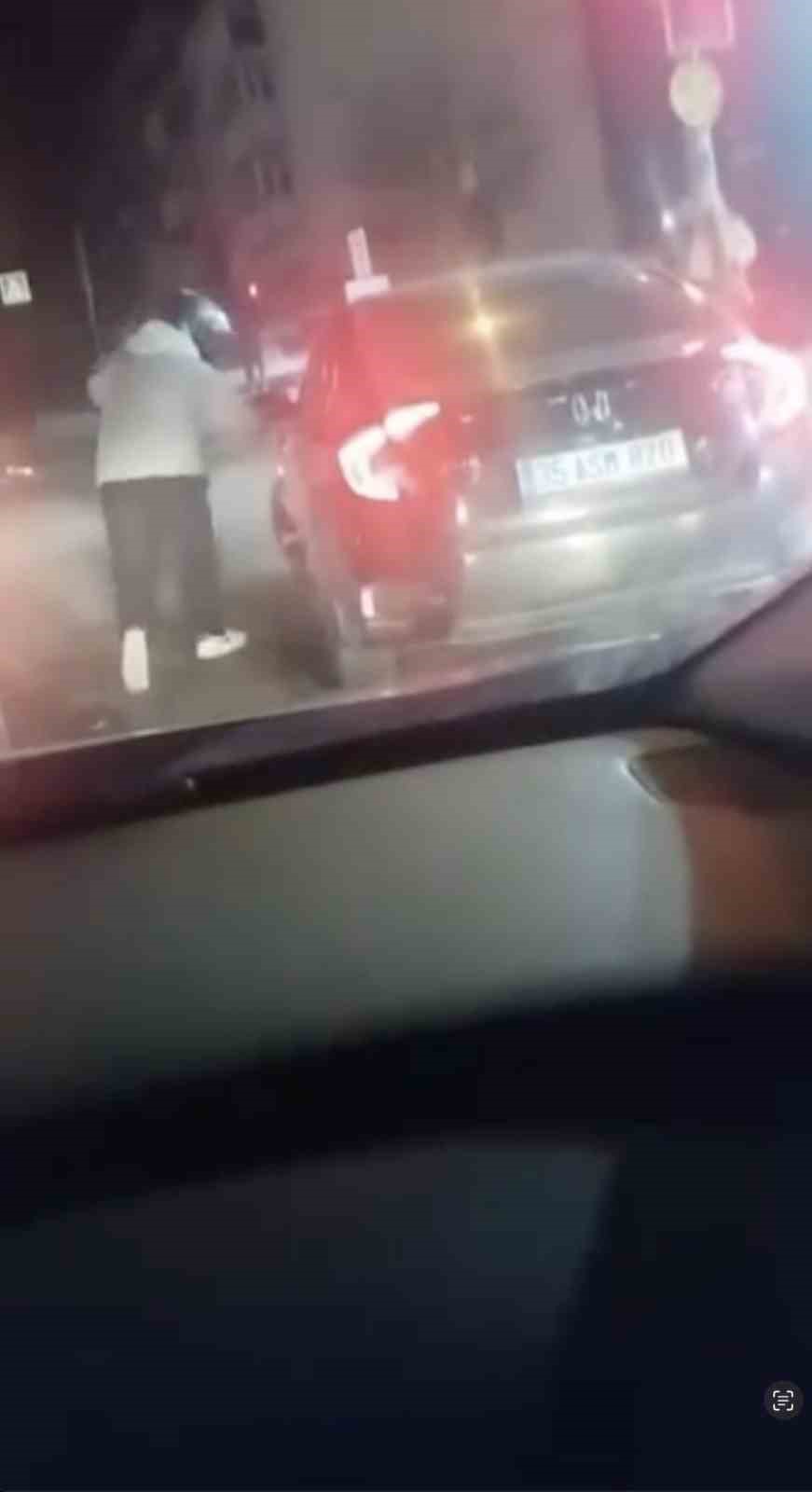 Bursa’da trafikte motosikletliye kadın sürücüden tekme ve tokatlı saldırı