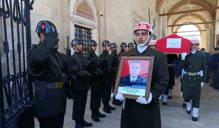 Edirne’de vefat eden emekli astsubay askeri törenle son yolculuğuna uğurlandı