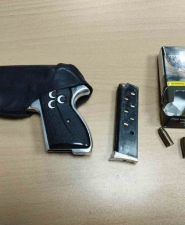 Sınırda kaçakçılık operasyonu: Minibüste silah ve mühimmat ele geçirildi