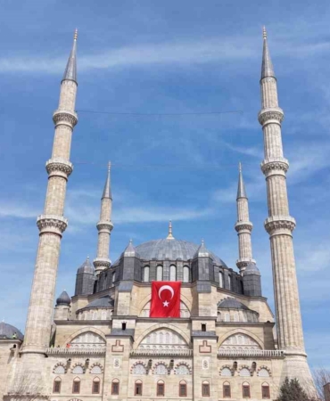 Edirne’de Balkan şehitleri için F-16 ve Atak’tan saygı uçuşu