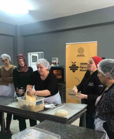 Gastronomi Akademisinde Dursunbey kabaklı ekmeği tanıtıldı