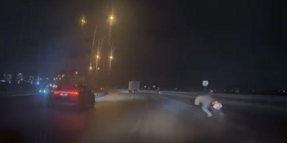 Bursa’da motosiklet kazası kamerada : Sürücü yola böyle savruldu