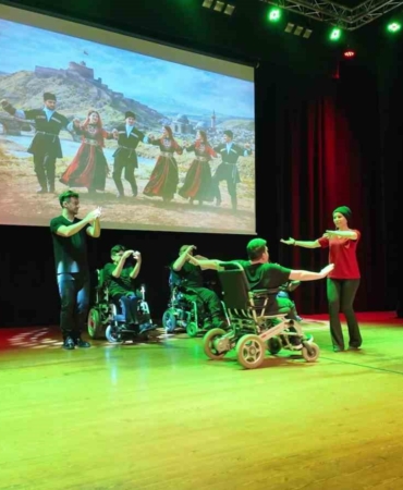 7 ay süren emek, tekerlekli sandalyeli bireylerin dansıyla sahneye taşındı