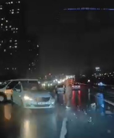 TEM otoyolunda iki aracın çarpışma anı kamerada