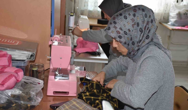 Fedakar annelerin hayatlarına dokunan kurs: Hem öğreniyorlar hem sosyalleşiyorlar