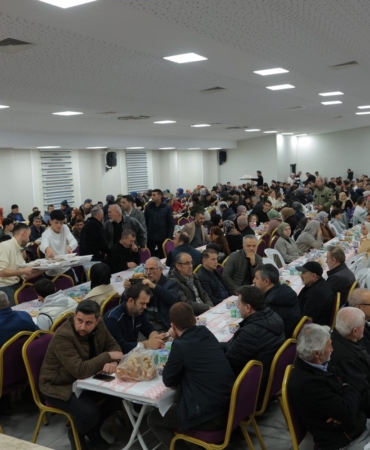 Uzuntarla’da ilçe protokolü ve vatandaşlar iftar sofrasında bir araya geldi