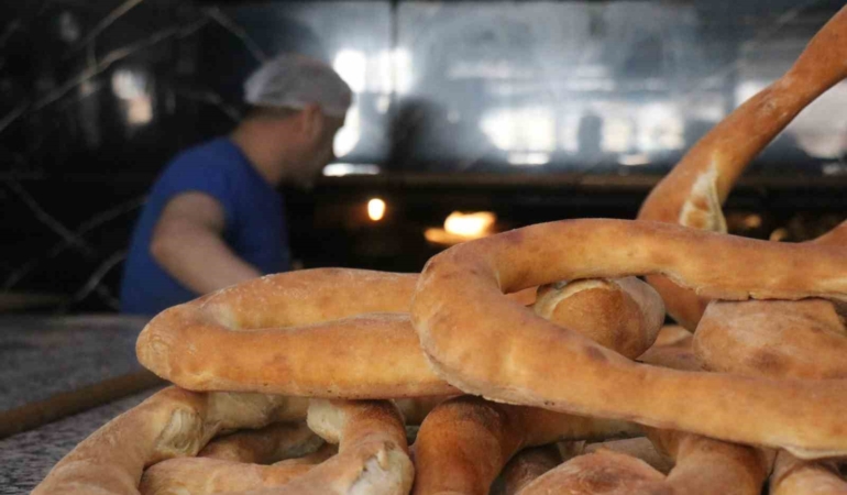 Sahur sofralarının asırlık konuğu: Ramazan ayına özel halka pide
