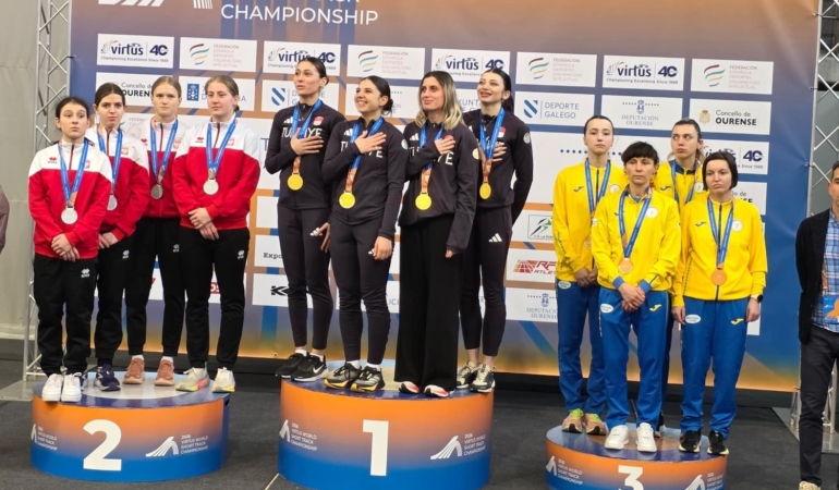 Özel sporculardan tarihi zafer