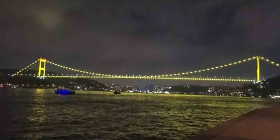 Endometriozis farkındalık ayı nedeniyle Fatih Sultan Mehmet Köprüsü sarıya büründü